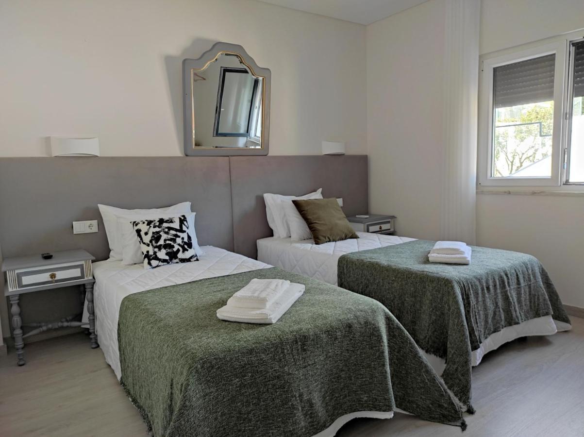 Hall 92 Quartos Com Wc Em Moradia Com Piscina A-Das-Lebres Loures Apartment ภายนอก รูปภาพ