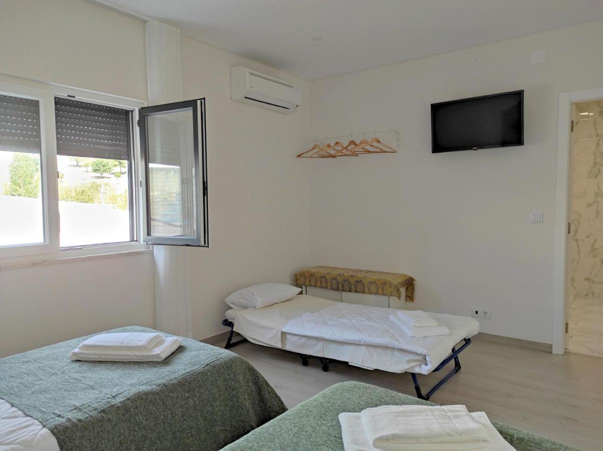 Hall 92 Quartos Com Wc Em Moradia Com Piscina A-Das-Lebres Loures Apartment ภายนอก รูปภาพ