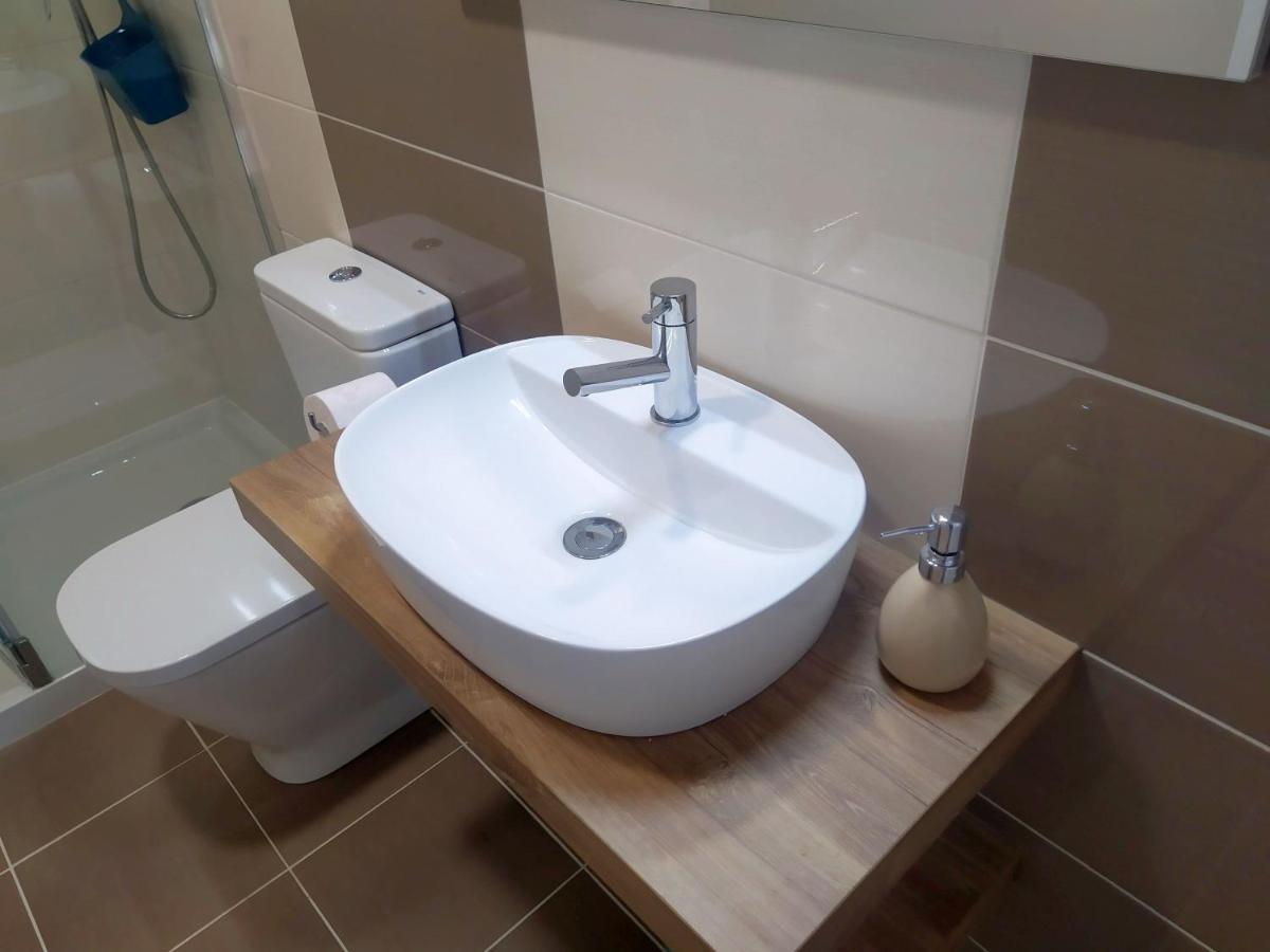 Hall 92 Quartos Com Wc Em Moradia Com Piscina A-Das-Lebres โลวเรส ภายนอก รูปภาพ