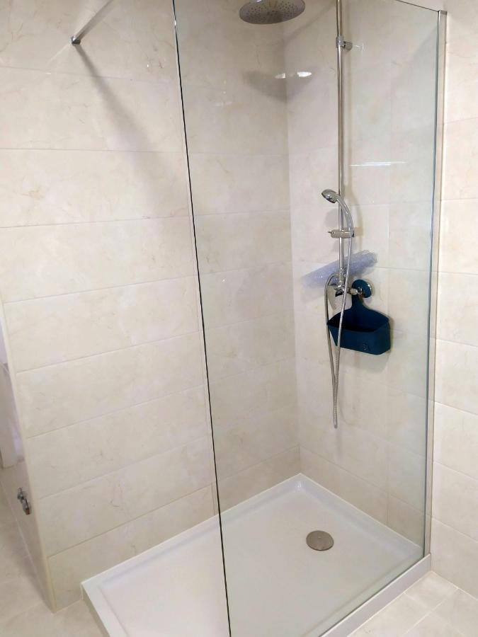 Hall 92 Quartos Com Wc Em Moradia Com Piscina A-Das-Lebres Loures Apartment ภายนอก รูปภาพ