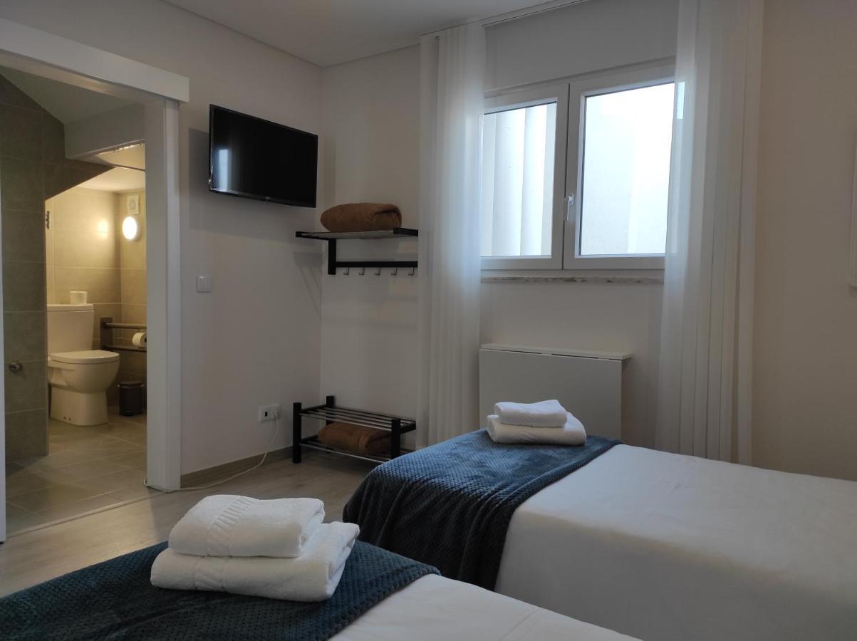 Hall 92 Quartos Com Wc Em Moradia Com Piscina A-Das-Lebres Loures Apartment ภายนอก รูปภาพ