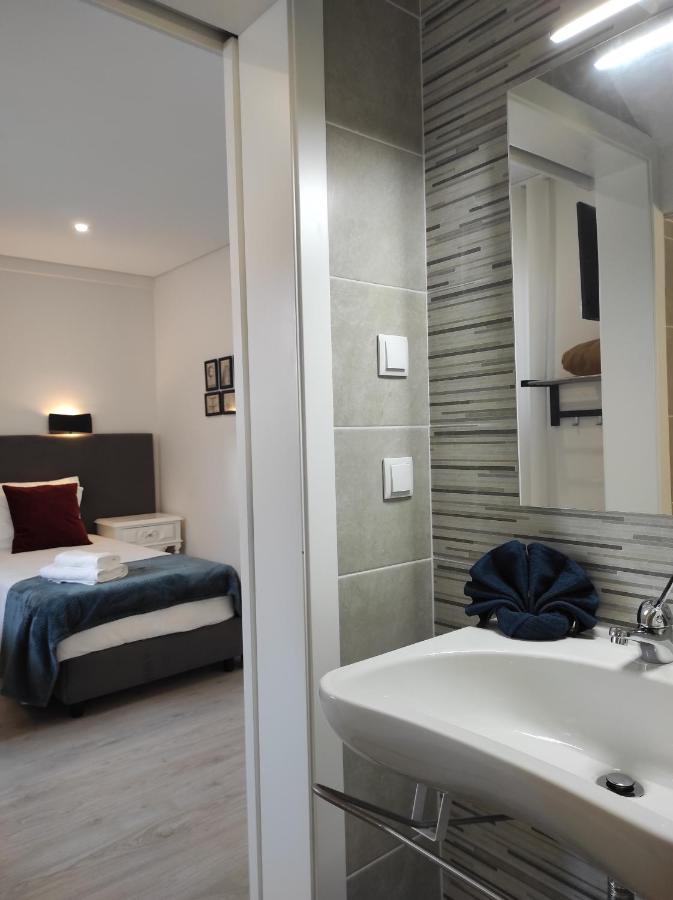 Hall 92 Quartos Com Wc Em Moradia Com Piscina A-Das-Lebres Loures Apartment ภายนอก รูปภาพ