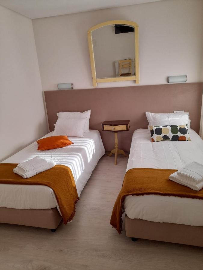 Hall 92 Quartos Com Wc Em Moradia Com Piscina A-Das-Lebres Loures Apartment ภายนอก รูปภาพ