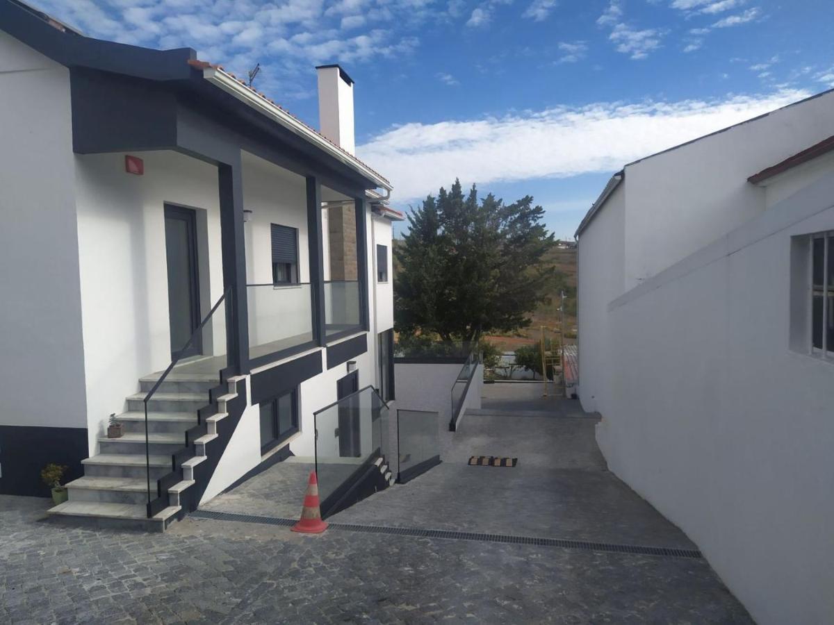 Hall 92 Quartos Com Wc Em Moradia Com Piscina A-Das-Lebres โลวเรส ภายนอก รูปภาพ