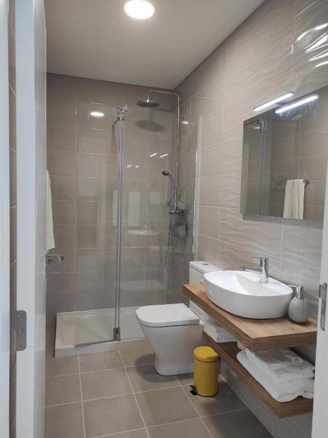 Hall 92 Quartos Com Wc Em Moradia Com Piscina A-Das-Lebres โลวเรส ภายนอก รูปภาพ