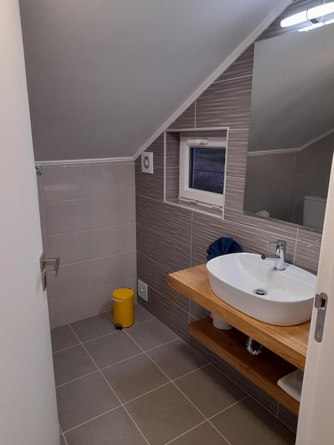 Hall 92 Quartos Com Wc Em Moradia Com Piscina A-Das-Lebres โลวเรส ภายนอก รูปภาพ