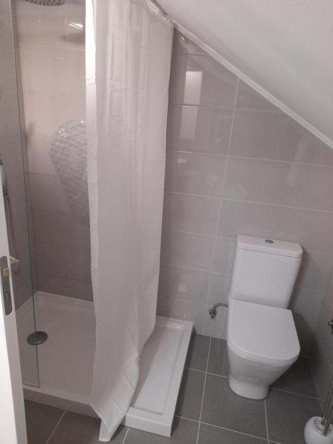 Hall 92 Quartos Com Wc Em Moradia Com Piscina A-Das-Lebres Loures Apartment ภายนอก รูปภาพ