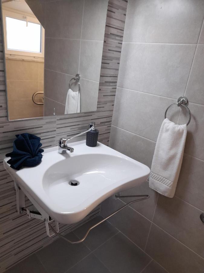 Hall 92 Quartos Com Wc Em Moradia Com Piscina A-Das-Lebres Loures Apartment ภายนอก รูปภาพ