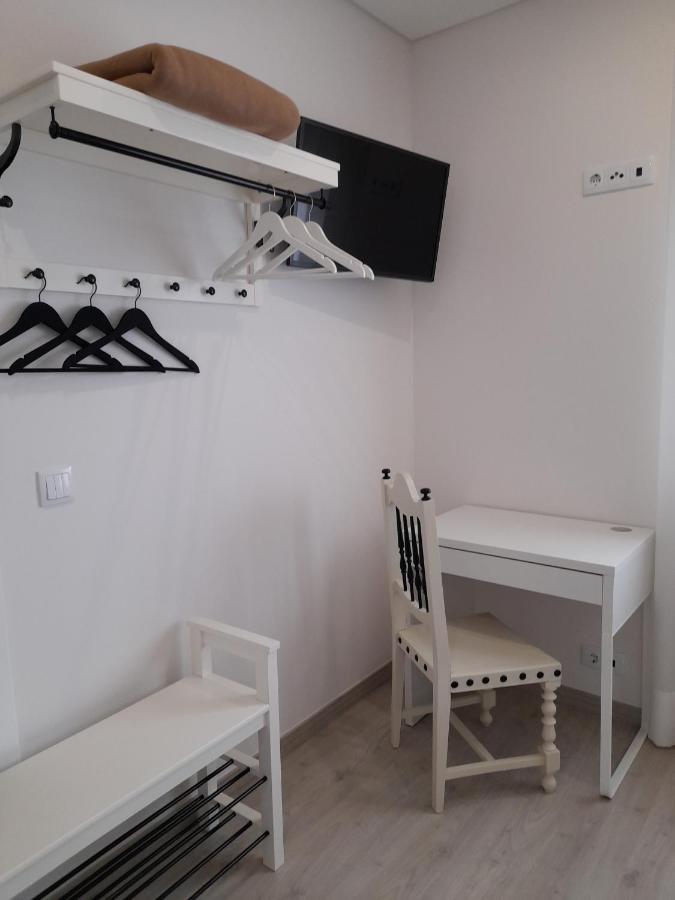 Hall 92 Quartos Com Wc Em Moradia Com Piscina A-Das-Lebres Loures Apartment ภายนอก รูปภาพ